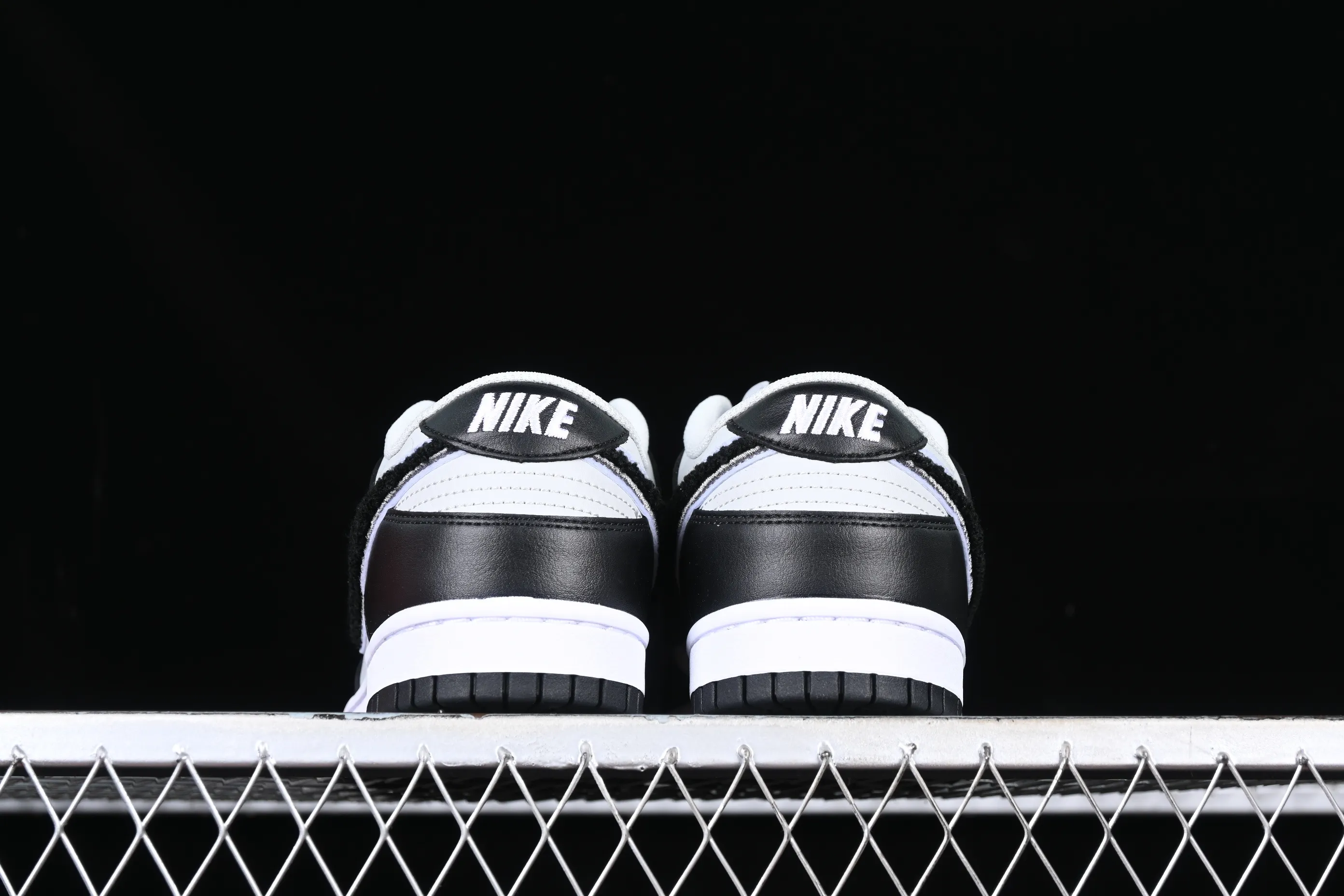 All categories Nk SB Dunk series Nk SB Dunk Low low-top sneakers Nk Dunk Low "Chenille" plush black hook SB low-top sports and leisure sneakers DQ7683-001